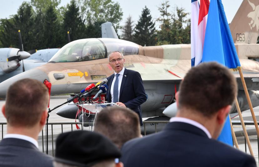 美国连盟友都不卖的战机,美国卖给盟友的战机