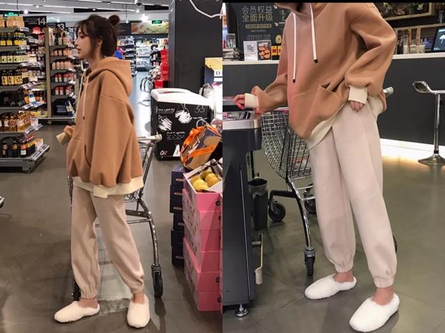 黑色皮哈伦裤搭配什么颜色的鞋子,今年最流行的哈伦裤穿搭