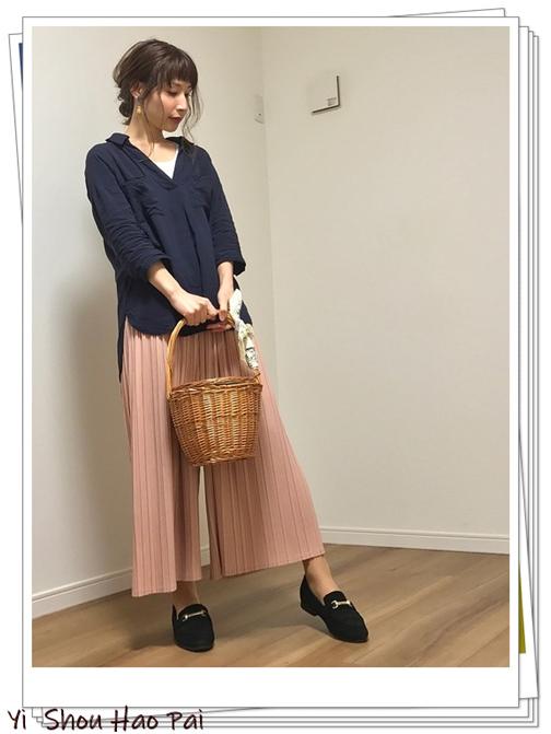 粉红色裤子搭配什么颜色上衣好看,粉红色裤子配什么上衣好看