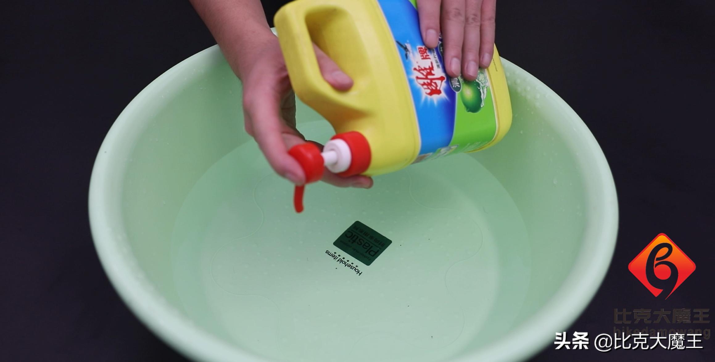 清水拖地等于白拖教你一个小技巧,哪种拖地水拖得干净没水印