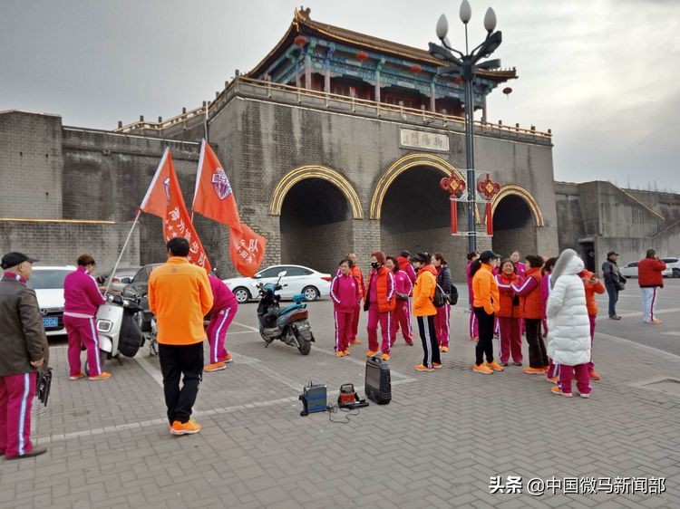 海州体育馆一路同行健步队,连云港微马海州健步队