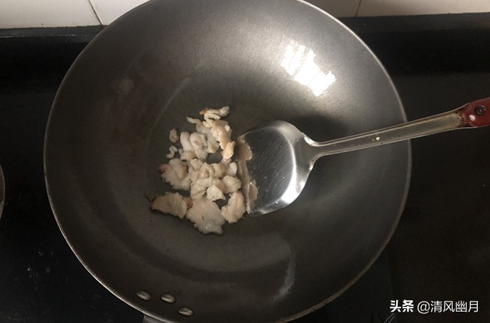 铁锅容易生锈还是不粘锅容易生锈,铁锅生锈怎么处理才能不粘锅