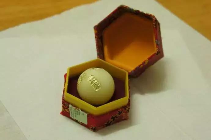 一颗药卖几十万鉴宝,一颗安宫牛黄丸多少钱