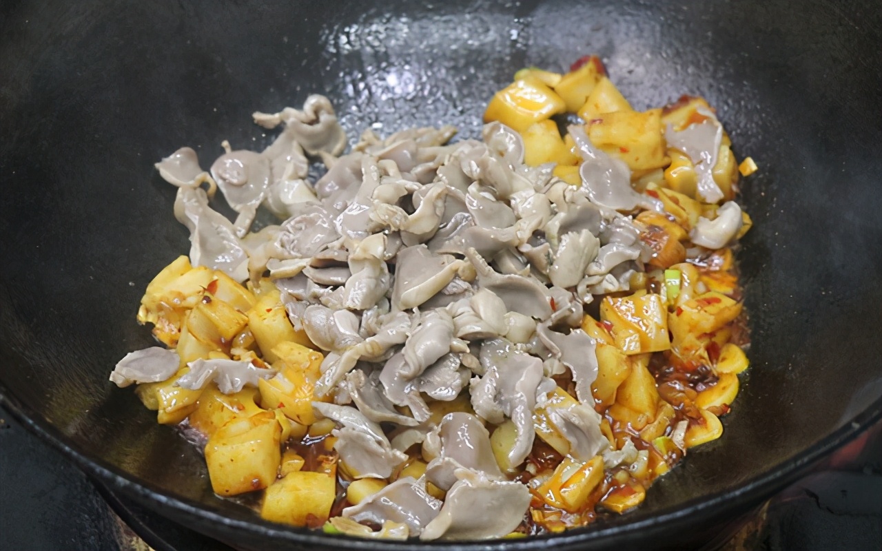 100个经典小炒菜芹菜炒鸡胗,无敌下饭菜酸辣鸡胗的做法