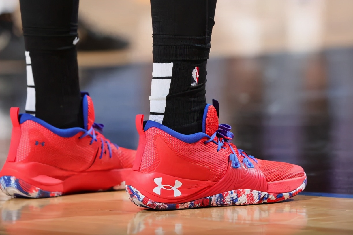 nba球星上脚安踏野球帝联名鞋,安踏携欧文新配色亮相