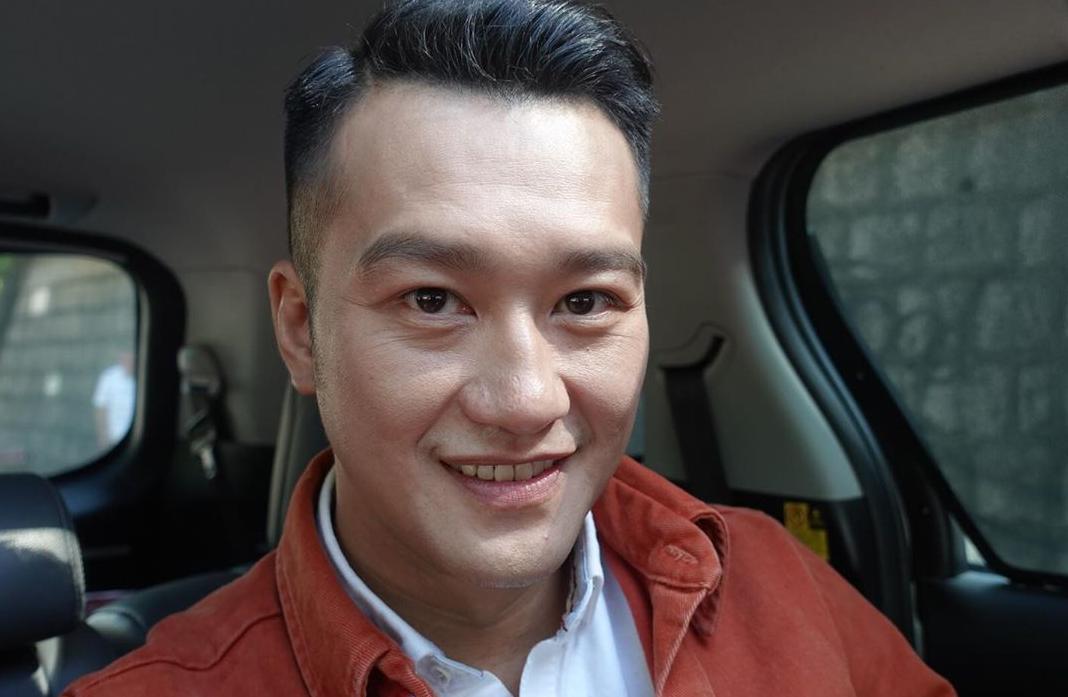 曾被誉为陈奕迅接班人却因藏毒而事业下滑如今与女友分手