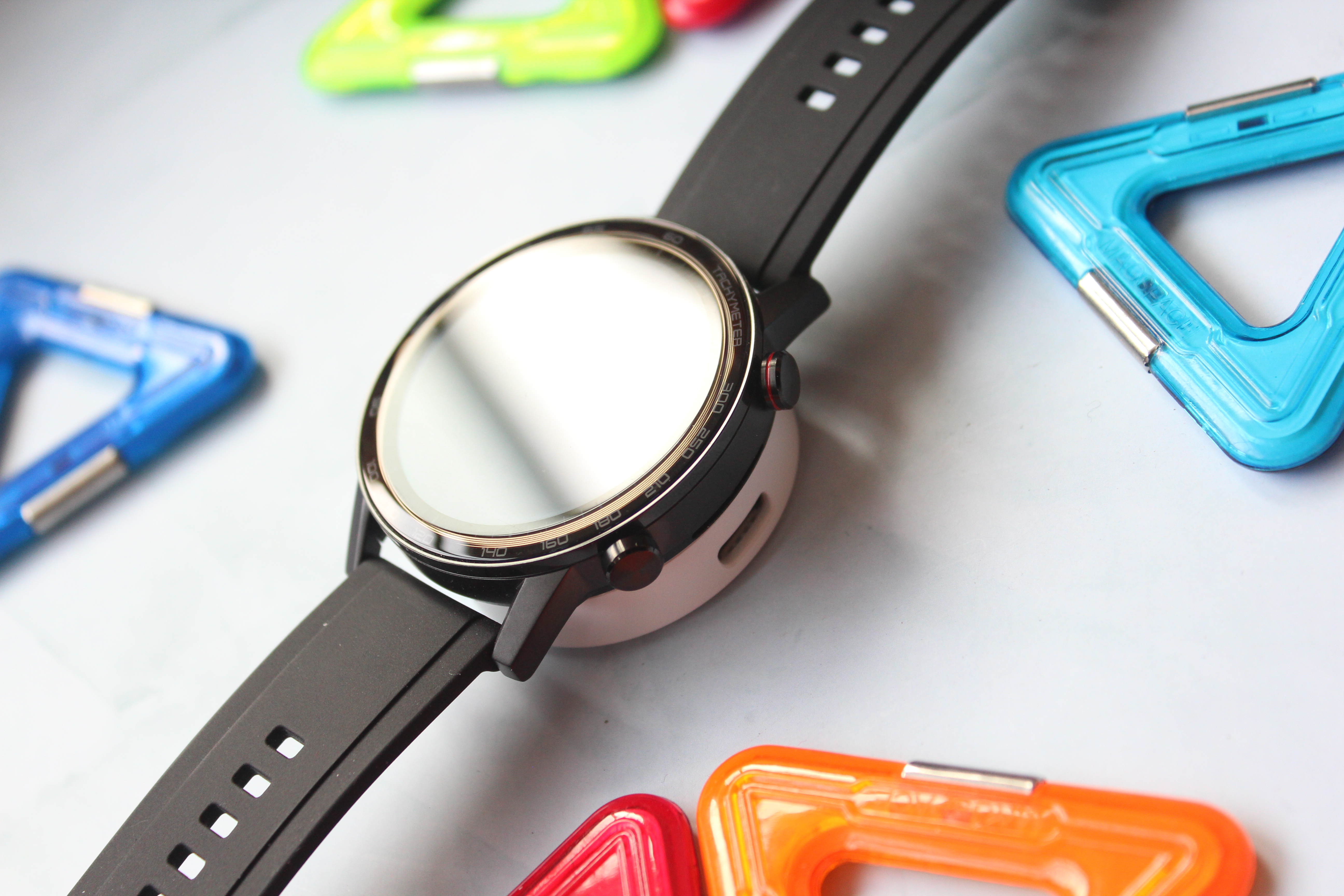 石英机械手表如何介绍,石英钟表是机械手表的改进新产品