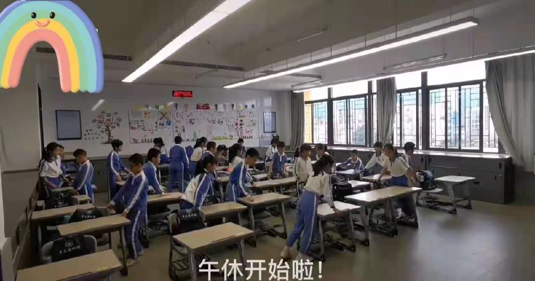 教室设置午休床,深圳一小学班级内设置午休床