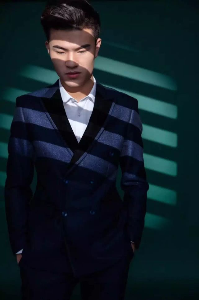 邓昇:夏朝邓子,才高八昇,低调做主持,舞台就是认真地「玩」