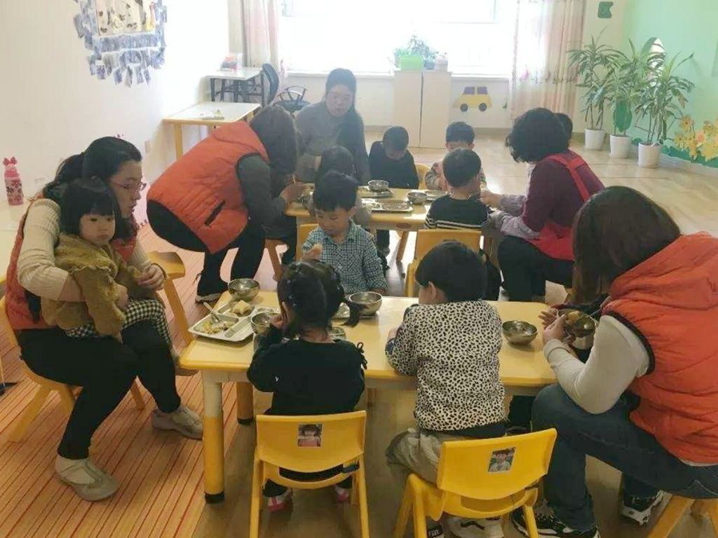 “老师，我孩子不吃葱，请挑出来”，老师的回应让宝妈惭愧不已