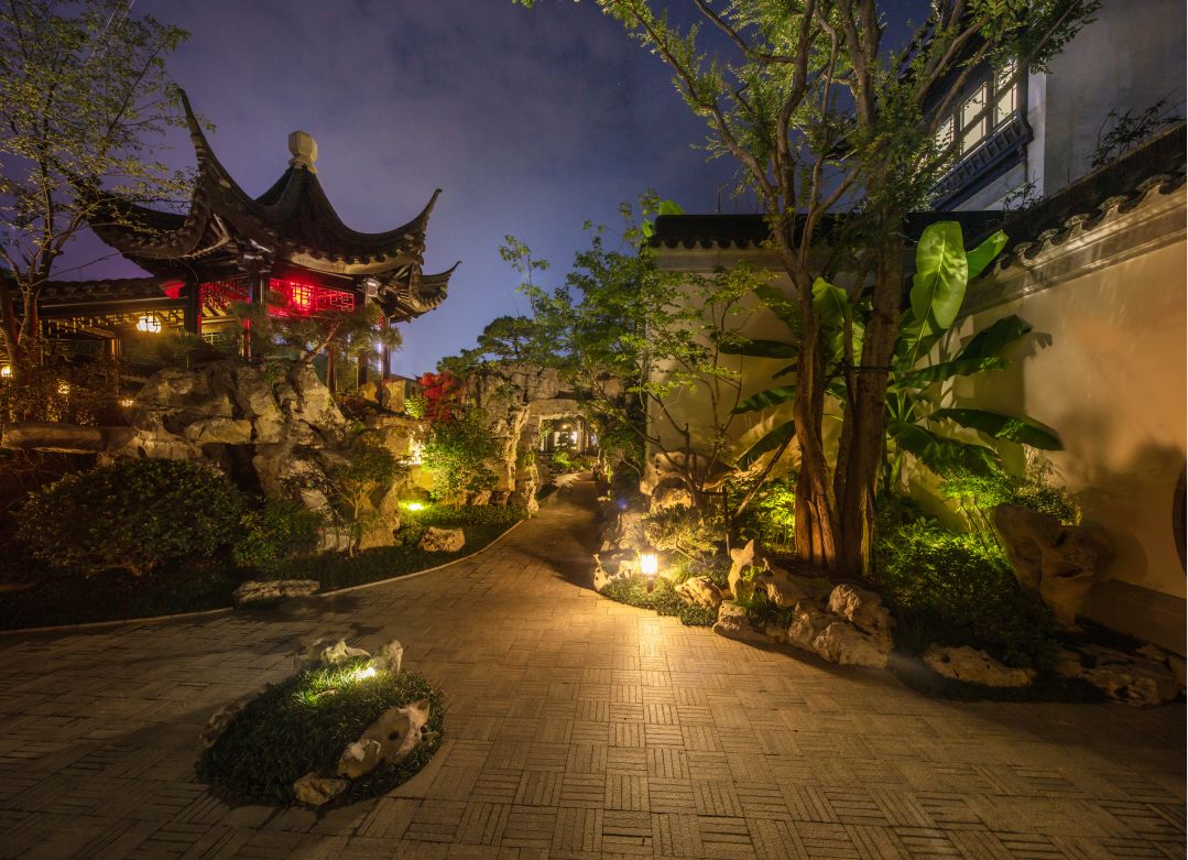 「十堰」在十堰一家小区拍下，这样的外墙第一次见，太牛了