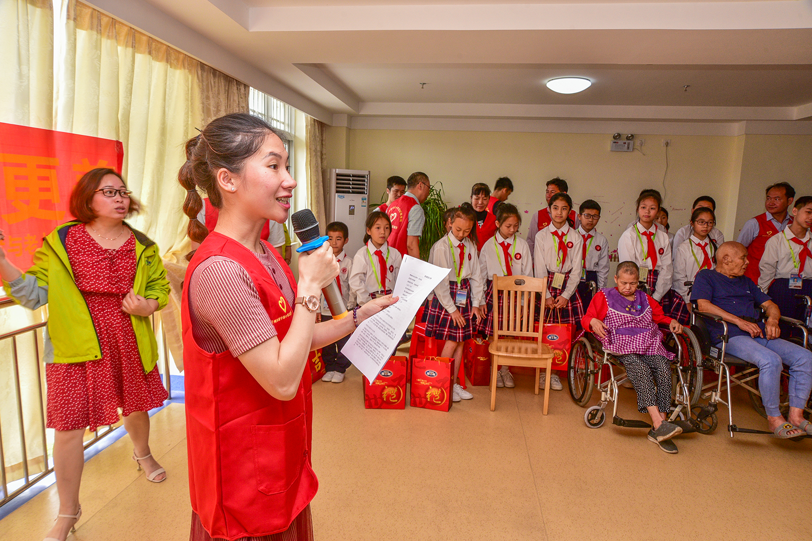 小学敬老孝贤月活动总结,尊老敬老教育活动报道