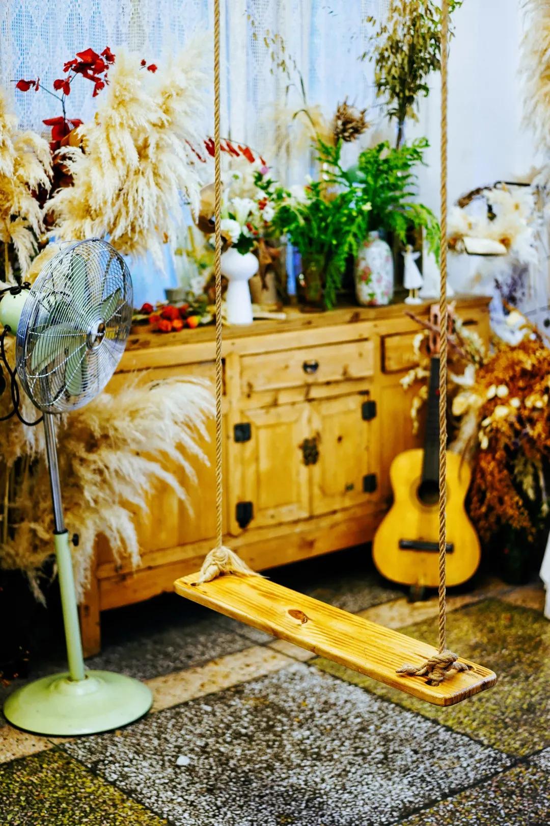 成都两个小姑娘开的老房子花艺杂货铺，外地游客不远千里专程打卡