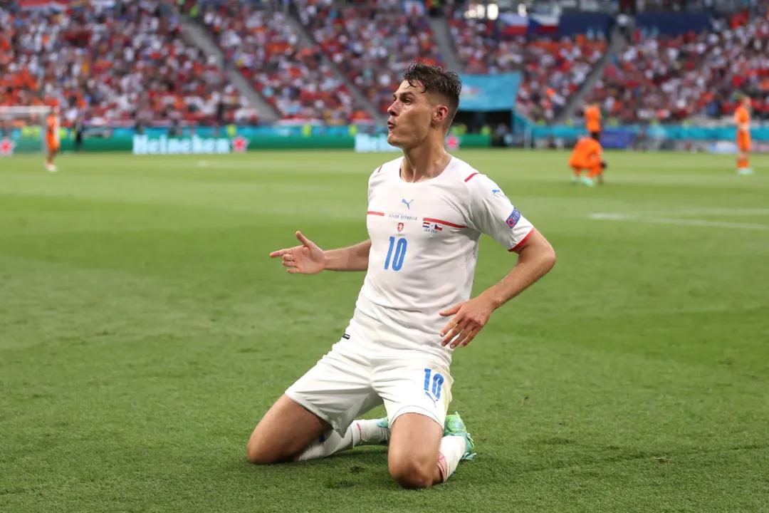 努力的他从来不是水货,这是欧洲最火前锋