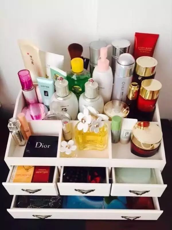 隐藏式梳妆台你见过吗,别人的梳妆台照片