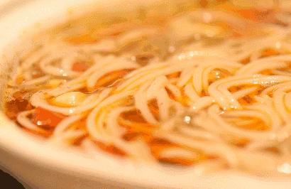 今天中午吃什么？扬州三盛B1美食层的牛肉粉，路过可以试试看