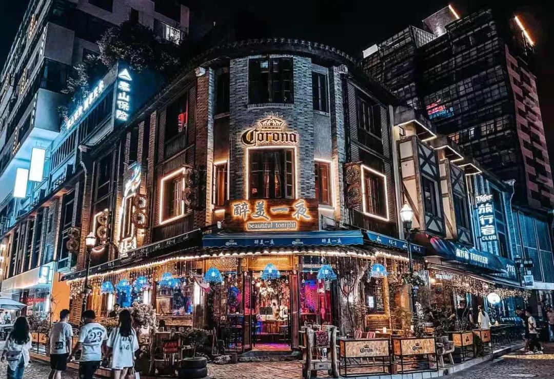 和奥运冠军杨倩合影,杨倩家乡观看奥运会