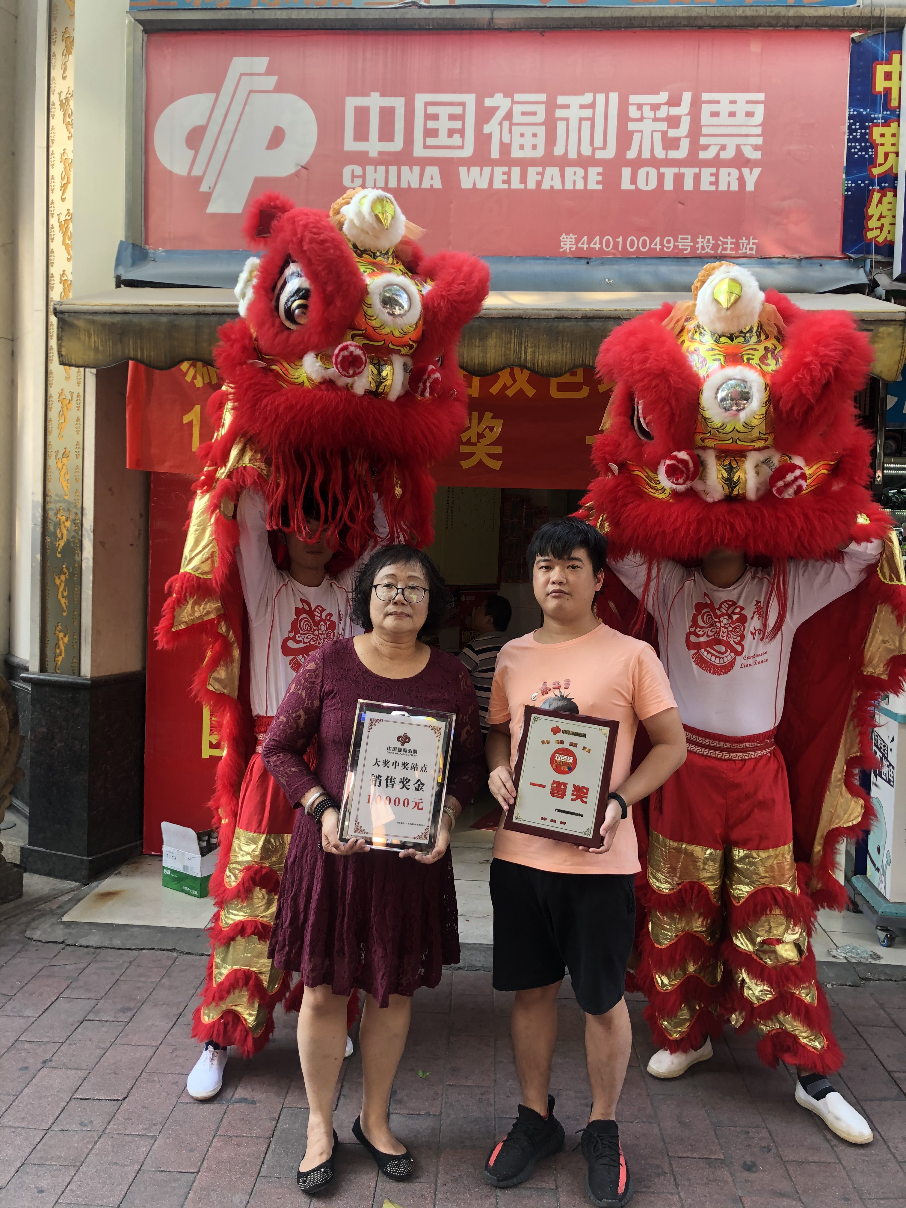 两块钱的双色球中奖能中多少,终擒获双色球204万大奖