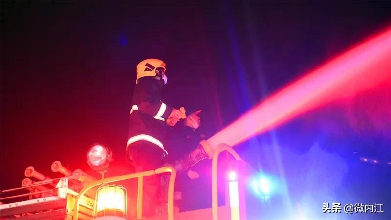 四川内江消防增援震区,成都消防支援西昌森林火灾