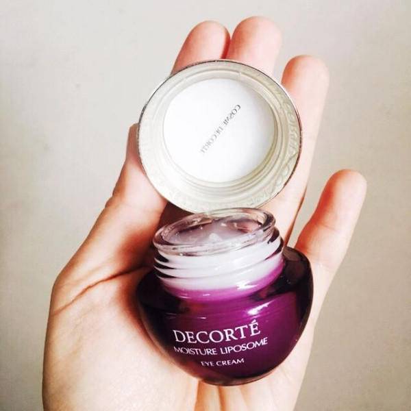 有句话说得好:美不美看脸,老不老看眼