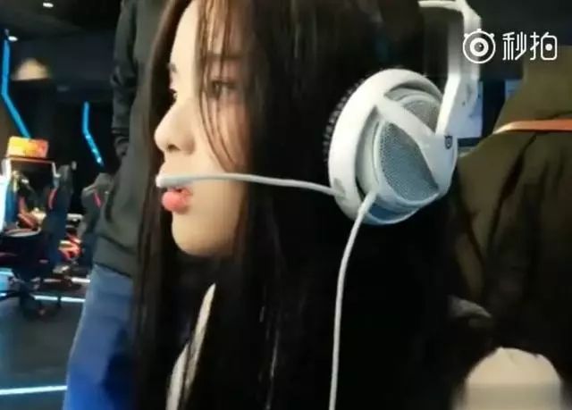 20岁杨超越一年收入,杨超越巅峰时期的收入