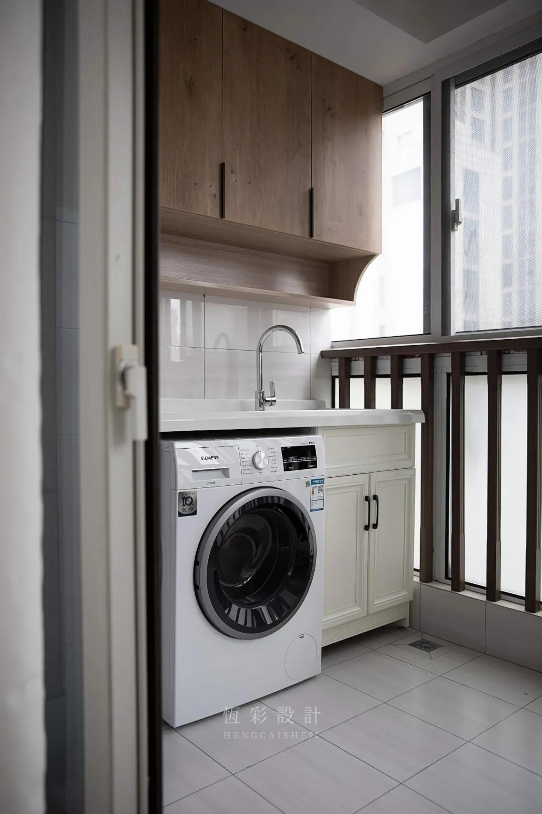 二楼衣帽间和客厅完美结合,二楼客厅开放式衣帽间