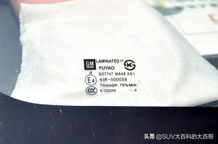 用啥砸车玻璃能砸碎,砸车门玻璃怎么砸才能砸坏