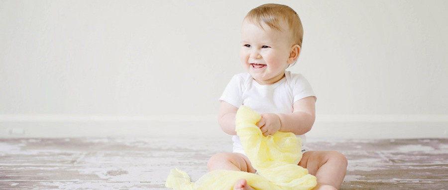 宝宝手脚脱皮是什么原因该怎么办,手脚起皮什么原因儿童