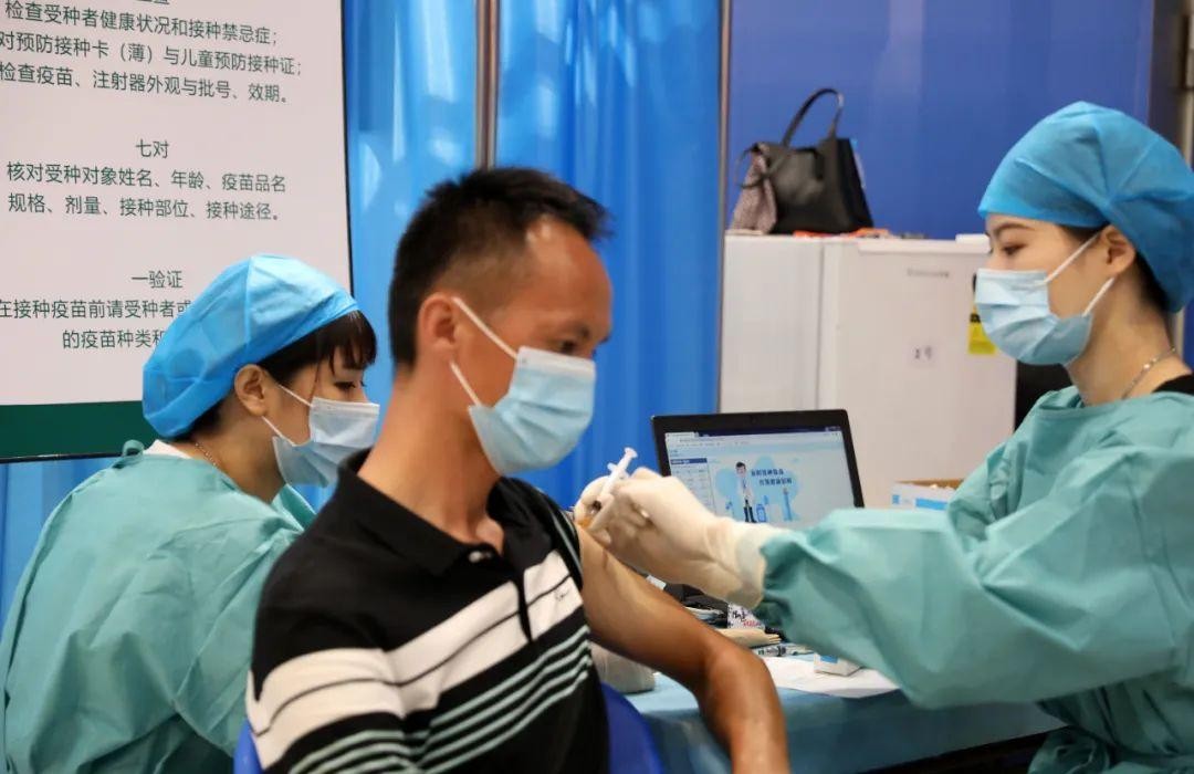 注射新冠疫苗后发烧是什么原因,注射新冠疫苗后发烧