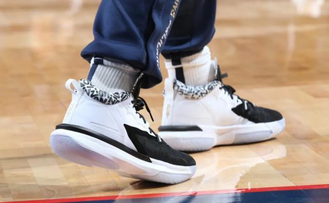 李宁吾适新款,李宁吾适5s4.0发布会