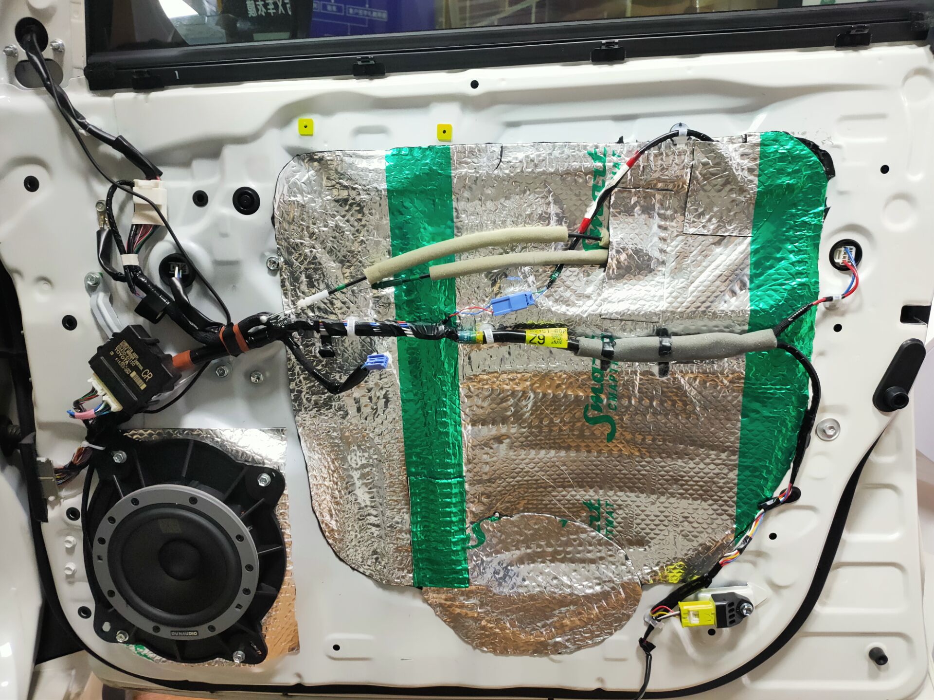 丰田兰德酷路泽汽车音响改装最真实的声音，来源于丹麦丹拿