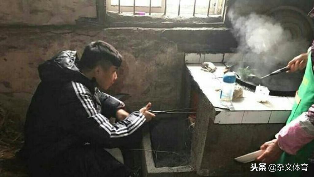 里皮钦点国脚鲁能,年薪900万的国足