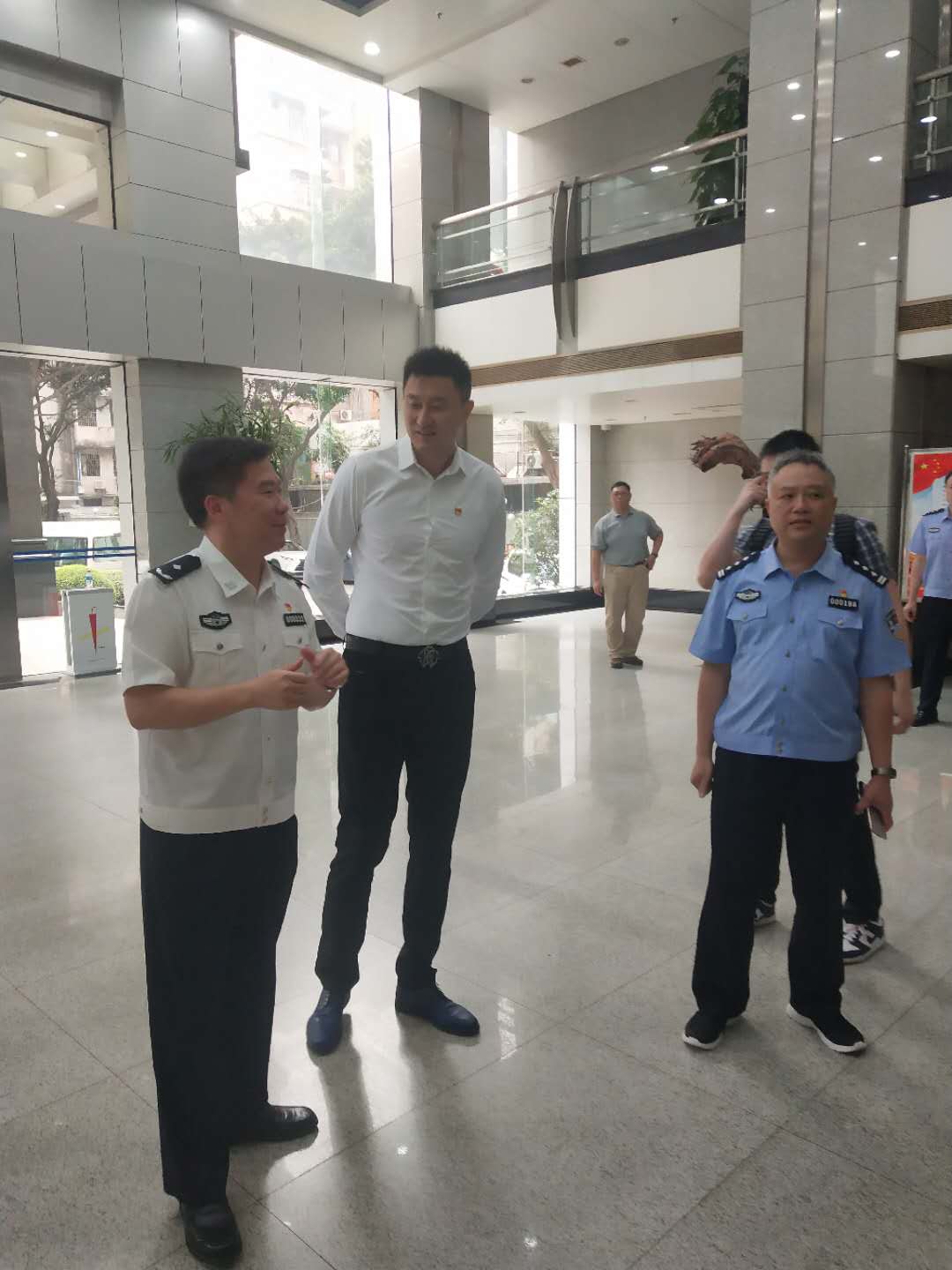 杜锋给广东刑警上*党**课，披露九冠背后的艰辛，称广东搞定马尚