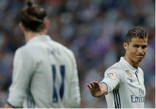 赛场如职场，盘点足球场上说翻就翻的友谊小船