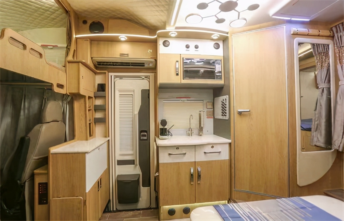 30天X24小时无忧用电缺陷为零戴德e途房车完美质量打造常青的品牌