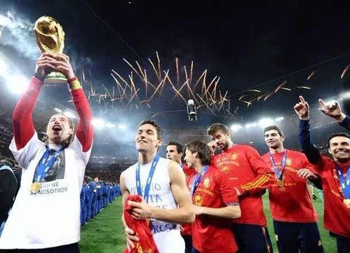 带刀后卫拉莫斯超燃观众反应,西甲第一带刀后卫拉莫斯