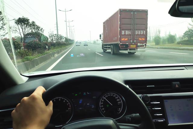 国服第一车黑雅阁,好车推荐之丰田凯美瑞