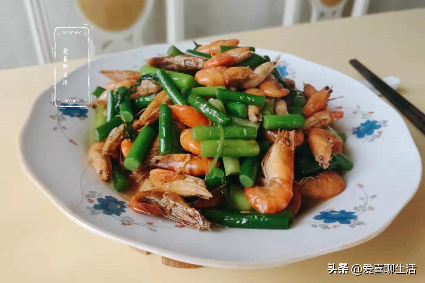 河虾和它是绝配，炒一盘实在太鲜了，6分钟出锅，上桌总是先吃光