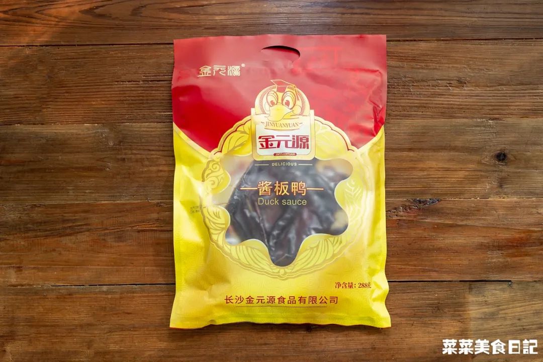 折腾一下午的年夜饭终于上桌了,历时五小时为家人做一顿年夜饭