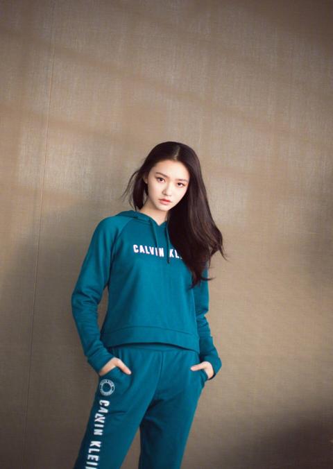 林允代言ck的视频,林允代言ck的衣服照片