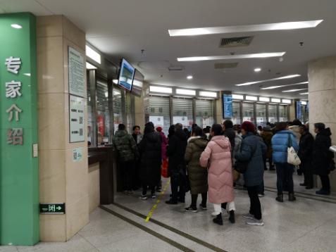 过年武汉医院儿科爆满,疫情期间的医院爆满