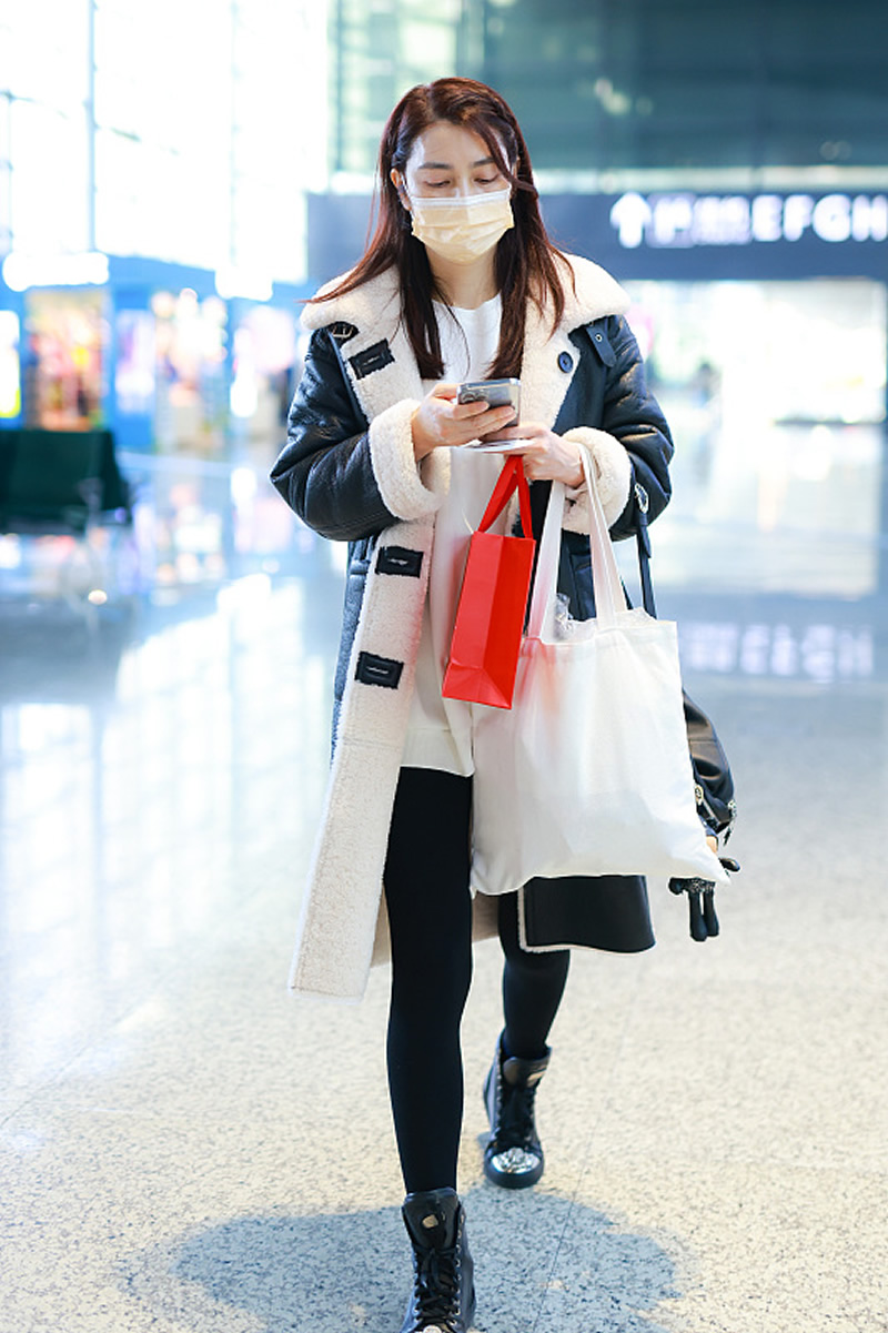 洪欣最新穿衣搭配,洪欣冬装穿搭