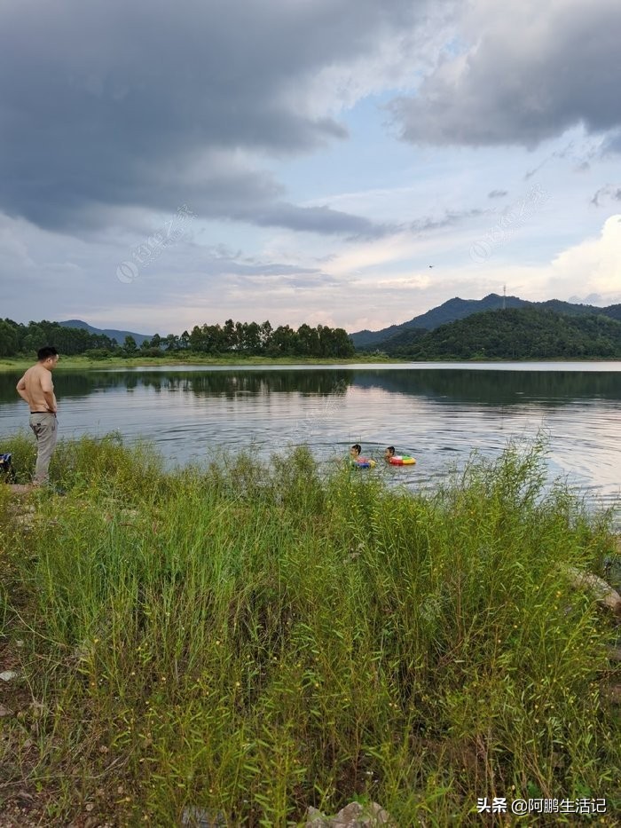雨中作乐:酒足饭饱，雨后垂钓收货颇丰！