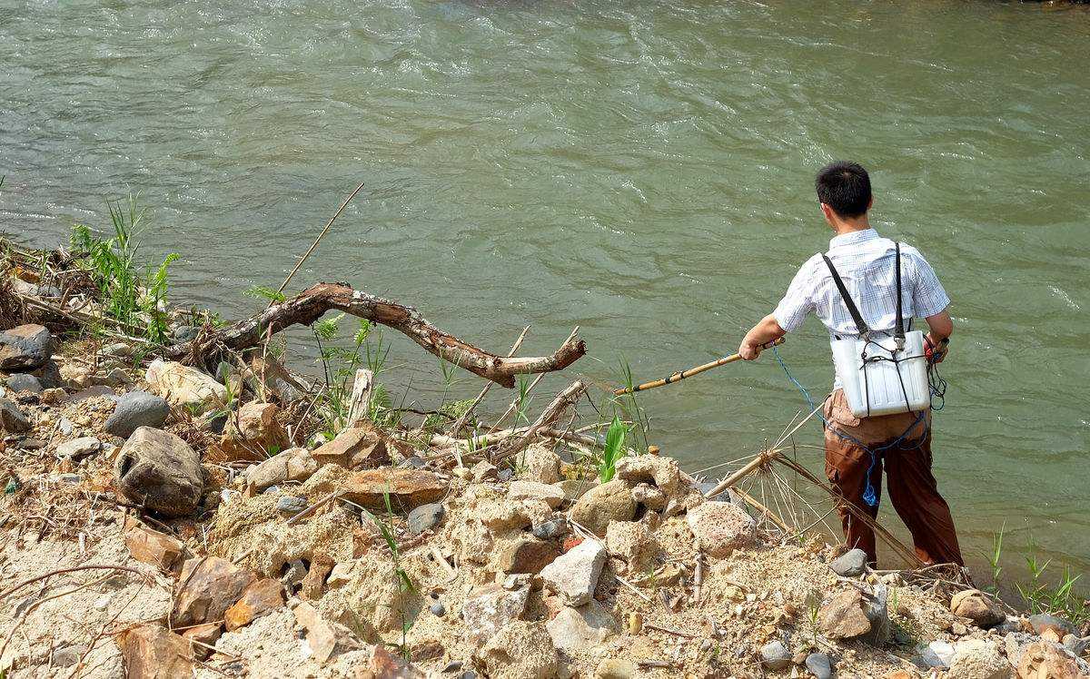 若无环保观，一只钩对鱼也具有*伤杀**力