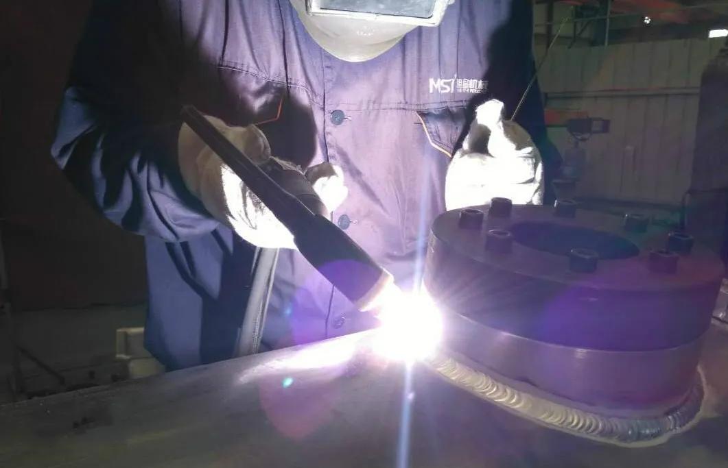 厨房设备激光切割操作,自动化激光焊接厨具