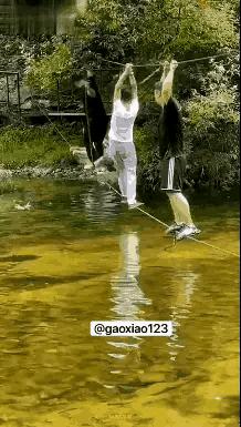 老爸叫我把谷子装进袋里，结果我玩游戏忘了！现在该怎么办？