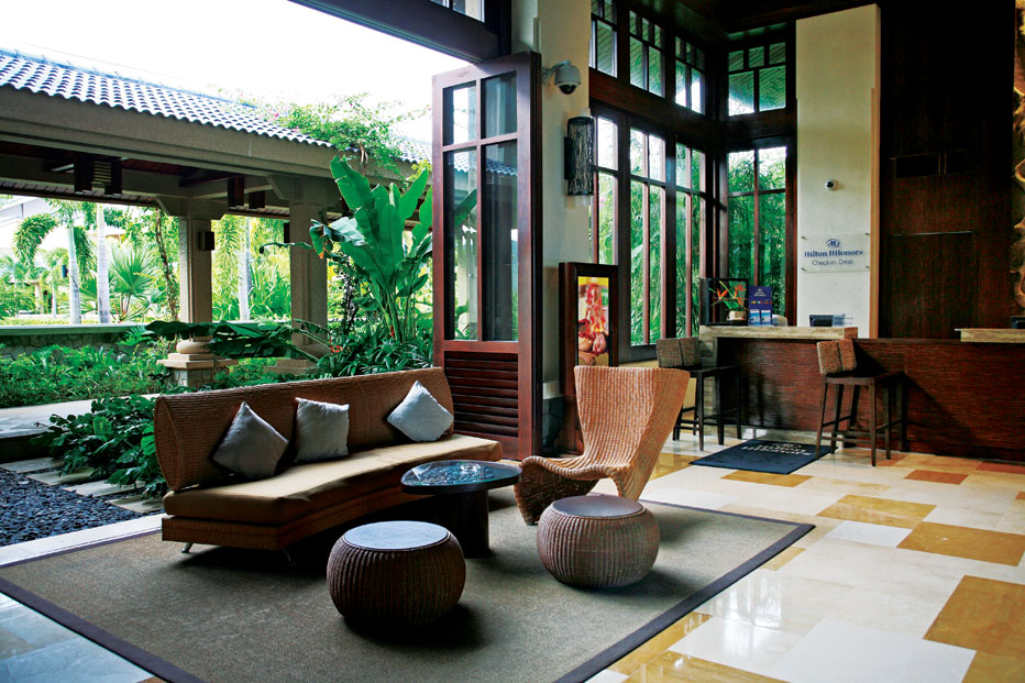 三亚希尔顿酒店多少钱一晚,三亚六月适合旅游度假吗