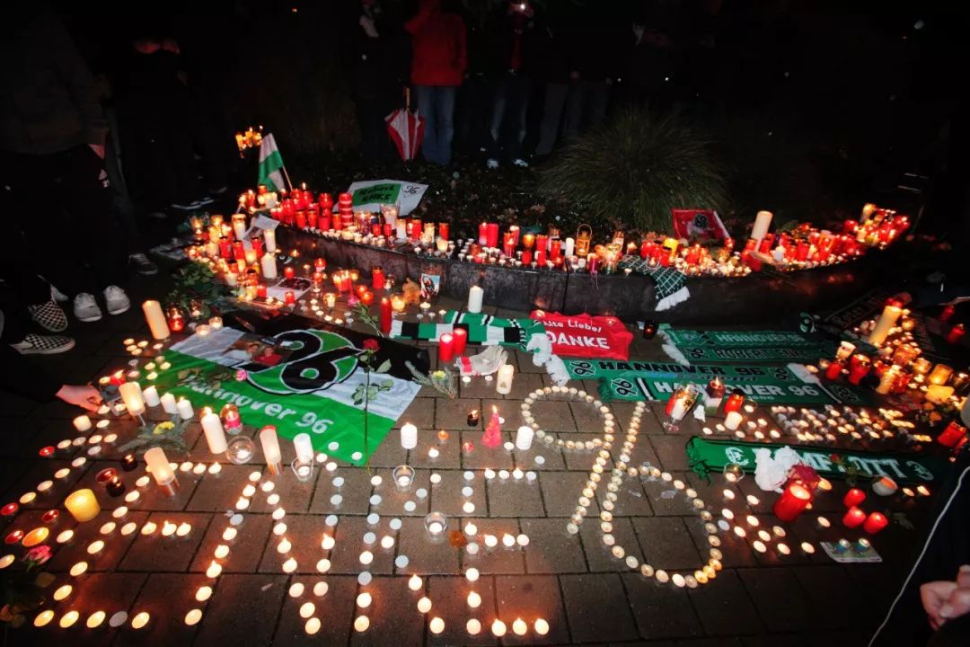 他的离开让我痛彻心扉说说,他的离开让所有复仇者伤心