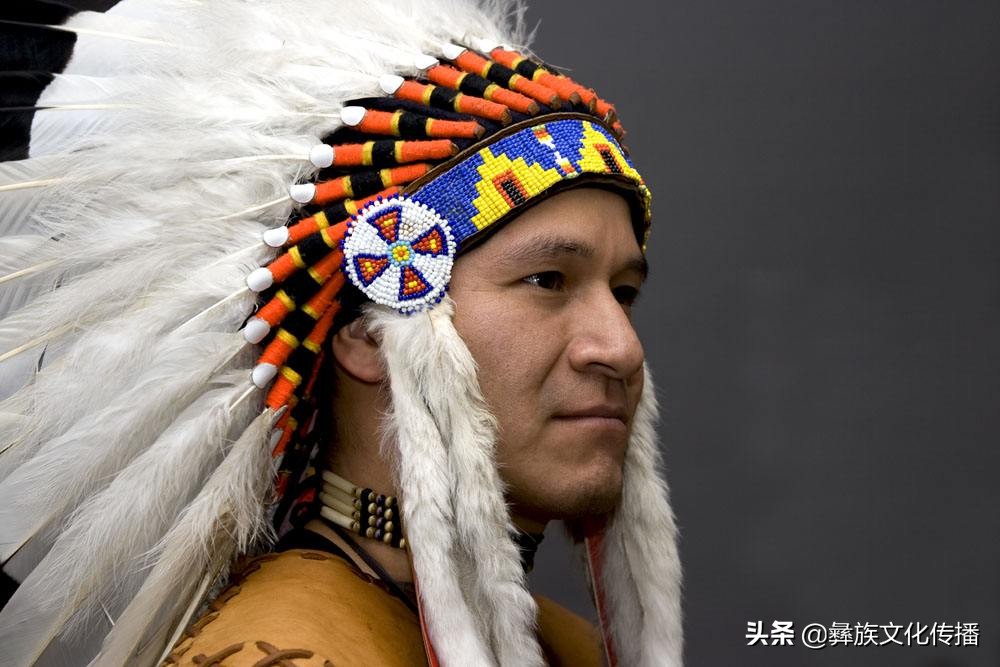 彝族服饰历史渊源,羌族人和彝族人的服饰区别