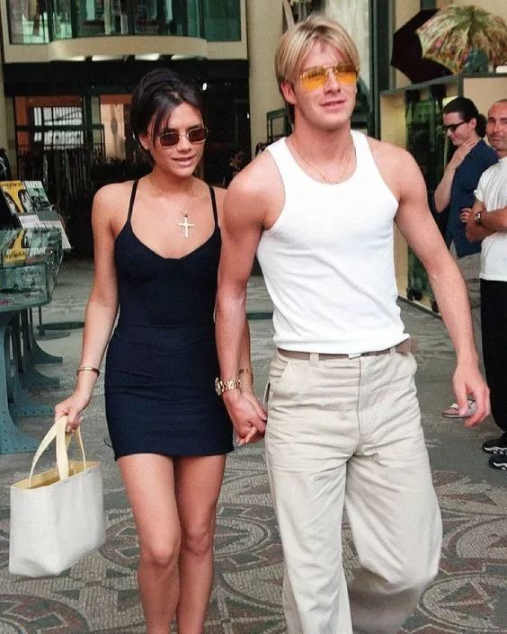 吊带连衣裙外搭小开衫,红色吊带连衣裙外搭